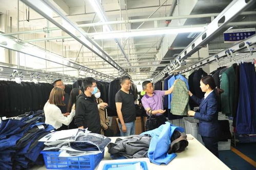 揭示新穎的標格 呈現別樣的情調 成都服裝 服飾 行業協會黃文章會長一行赴格調服飾公司考察交流